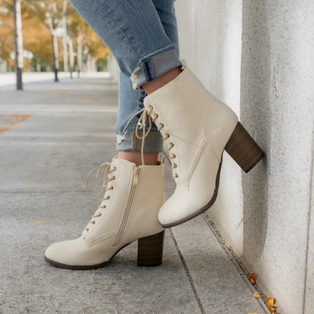 JC LACE-UP BOOTIES IN FAUX SUEDE New Without Tags